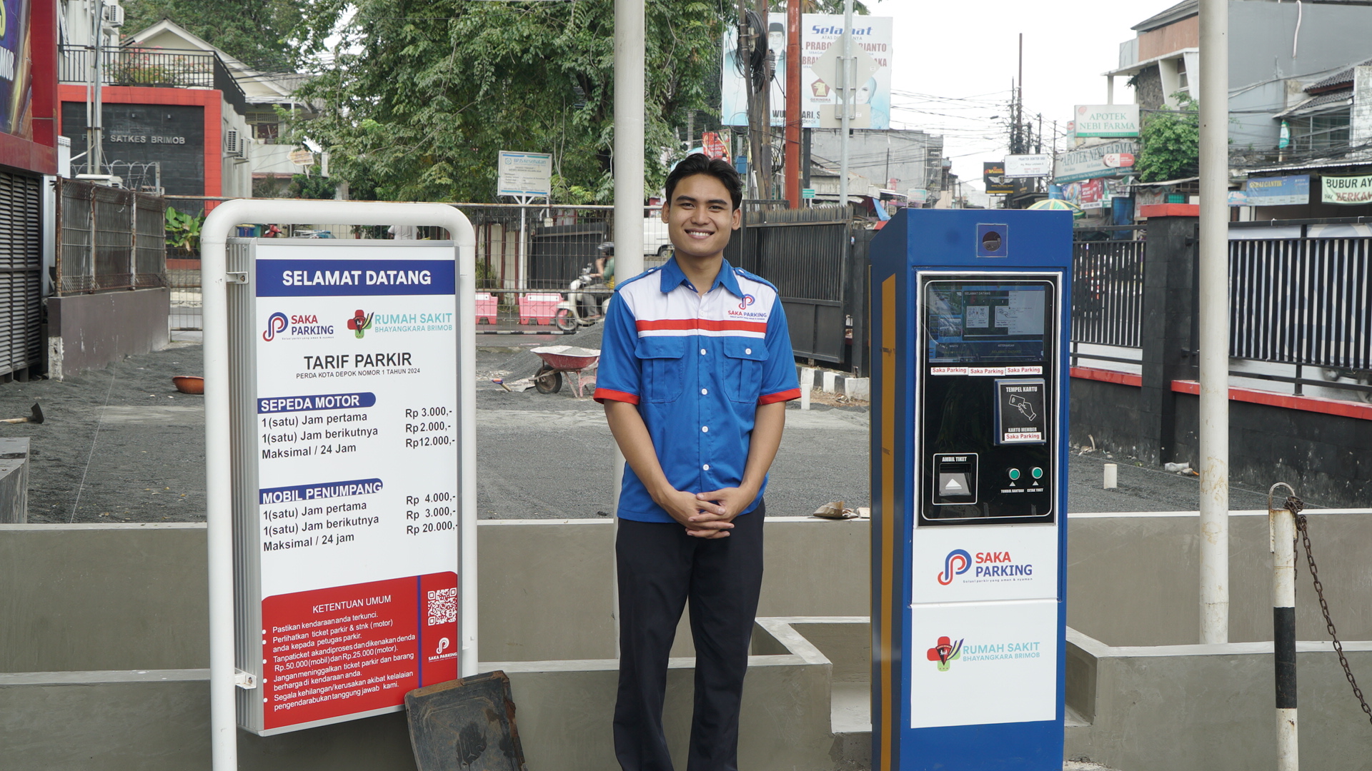 Layanan petugas dan sistem tiket otomatis